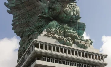 The most taller statue garuda wisnu kencana bali