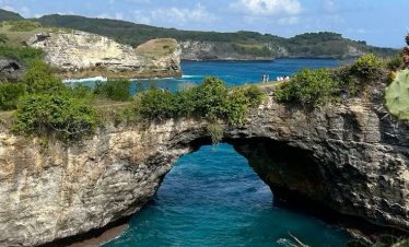 Broken Beach Nusa Penida with natural coral arches and blue sea views.
